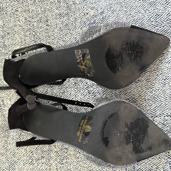 Lulus Santina Black and Pewter Pointed-Toe Ankle Strap Pumps Size 6 1/2 - Picture 4 of 4
